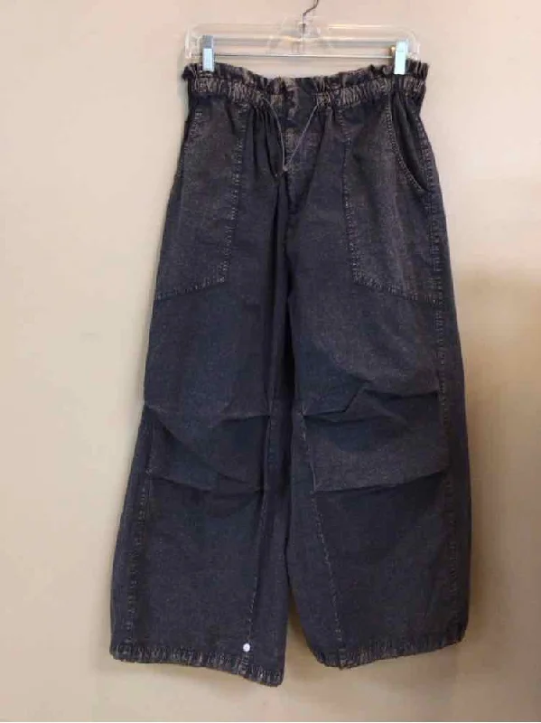 URBAN OUTFITTERS SIZE LARGE Ladies PANTS